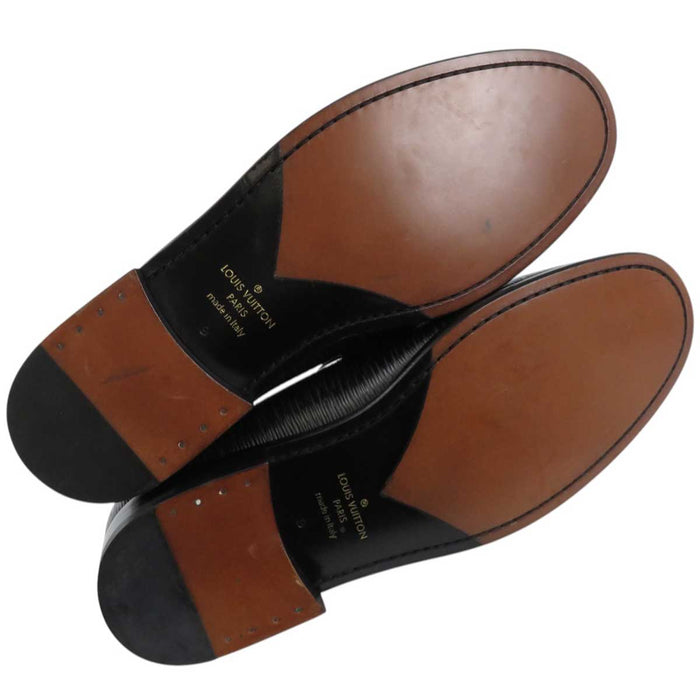 LOUIS VUITTON
LV Logo Embossed
Epi Signature Coin Loafer