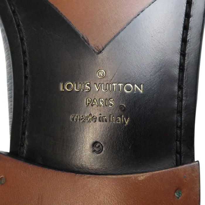 LOUIS VUITTON
LV Logo Embossed
Epi Signature Coin Loafer