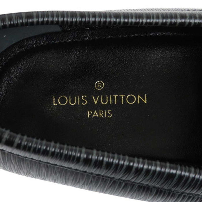 LOUIS VUITTON
LV Logo Embossed
Epi Signature Coin Loafer