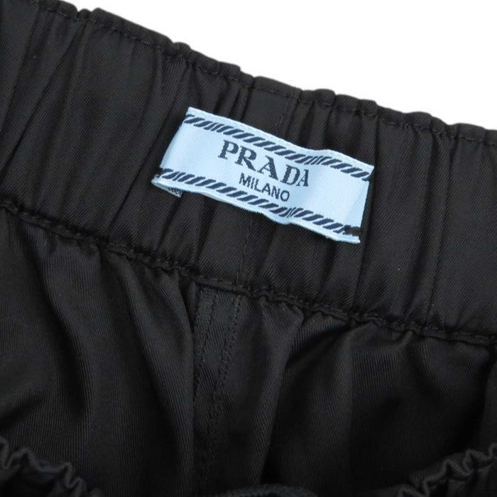 PRADA 
22年 三角ロゴ プレート リナイロン 
Re-Nylon トライアングルロゴ ショートパンツ