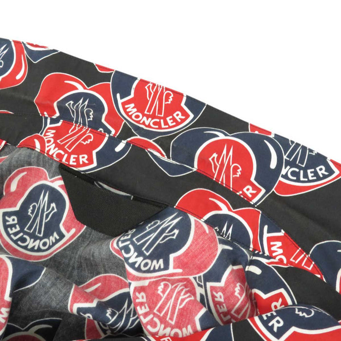 MONCLER 
総柄 ワッペン ハート 
ロゴ コットン 半袖シャツ