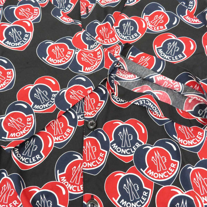 MONCLER
All-over pattern patch heart
Logo cotton short-sleeve shirt