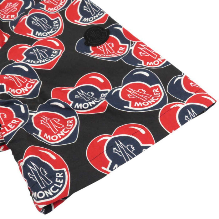 MONCLER 
総柄 ワッペン ハート 
ロゴ コットン 半袖シャツ