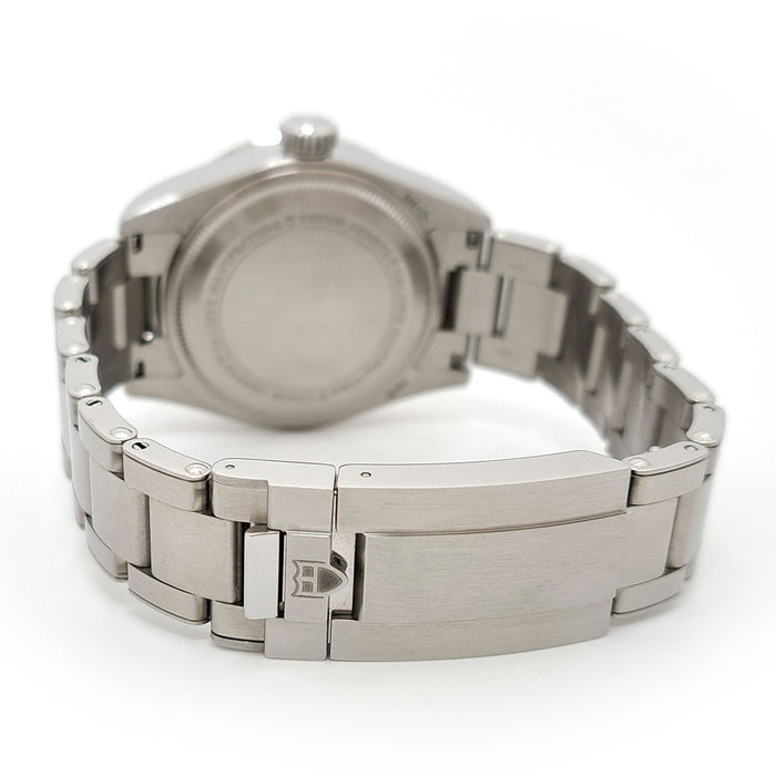 TUDOR
Black Bay Pro
With box and warranty card