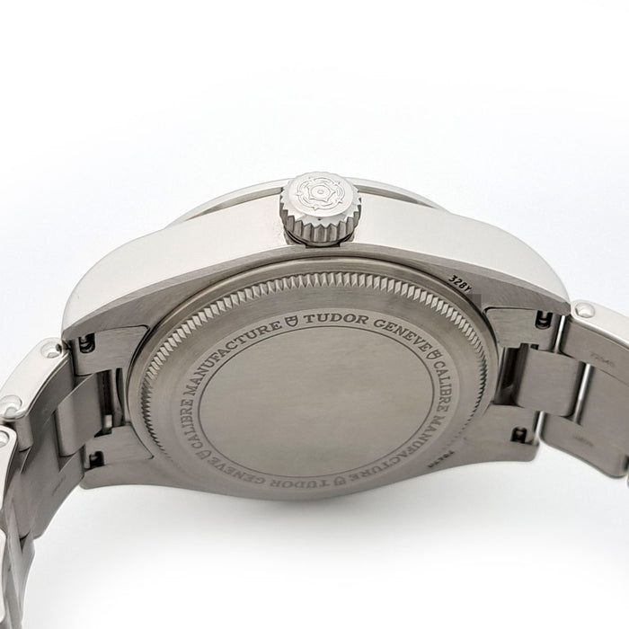 TUDOR
Black Bay Pro
With box and warranty card