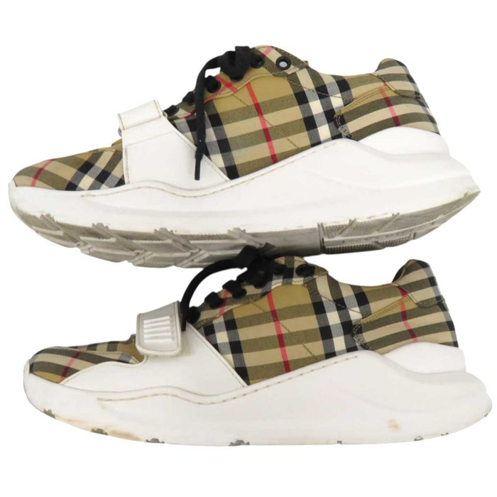BURBERRY 
ロゴ カーブソール レースアップ 
ノバチェック レザー スニーカー