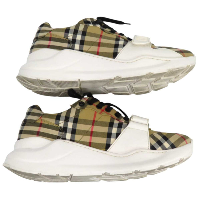 BURBERRY 
ロゴ カーブソール レースアップ 
ノバチェック レザー スニーカー
