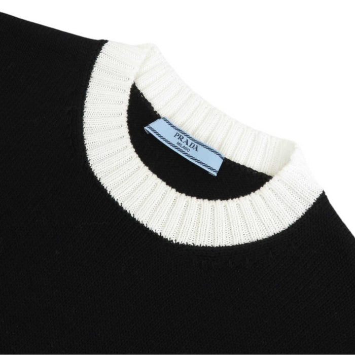 PRADA 
刺繍ロゴ リブ編みトリム バイカラー 五分袖 
コットン クルーネック ハーフスリーブ セーター