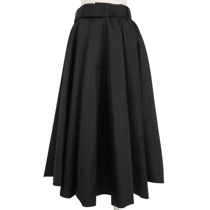 PRADA 
トライアングルロゴ ベルト ポーチ リナイロン 
Re-Nylon ベルトポーチ付き スカート