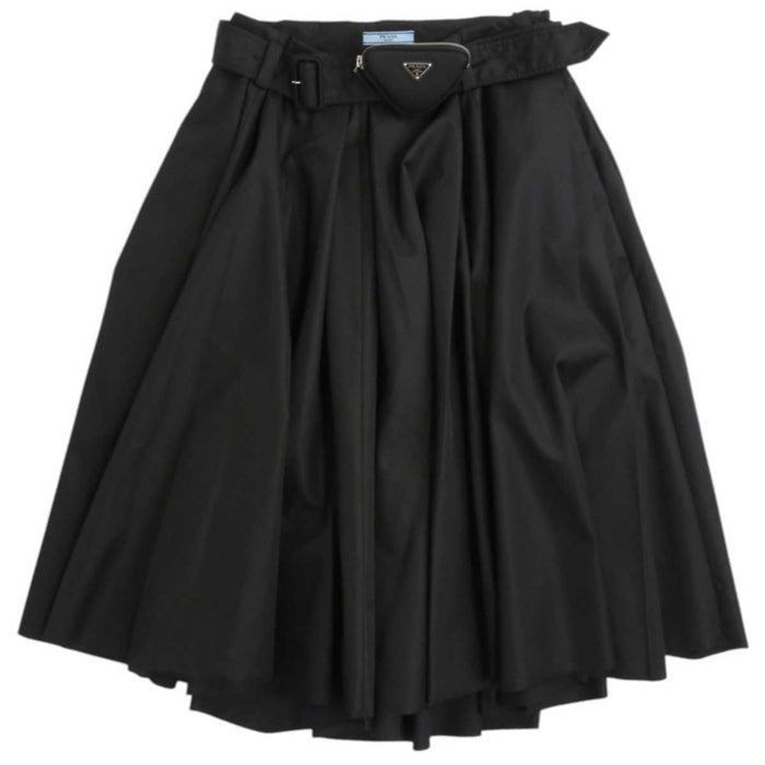 PRADA 
トライアングルロゴ ベルト ポーチ リナイロン 
Re-Nylon ベルトポーチ付き スカート
