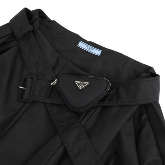 PRADA 
トライアングルロゴ ベルト ポーチ リナイロン 
Re-Nylon ベルトポーチ付き スカート