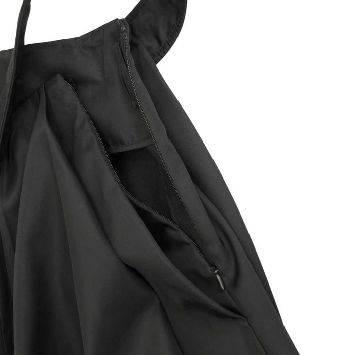 PRADA 
Pochette ceinture logo triangle en Re-Nylon 
Jupe avec pochette ceinture Re-Nylon