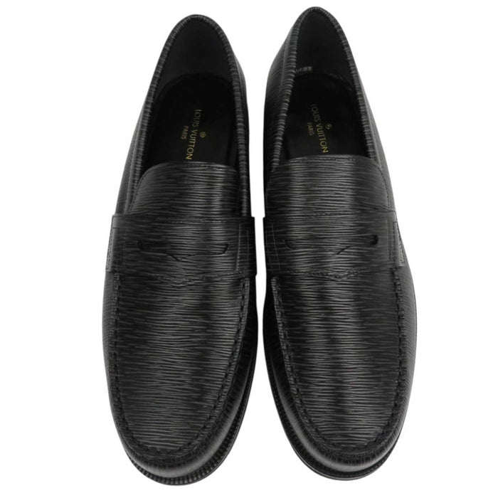 LOUIS VUITTON
18 Year LV Logo Embossed
Epi Signature Coin Loafers