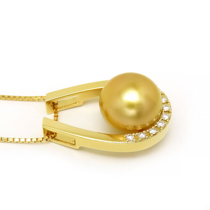 TASAKI 
Golden Pearl Diamond Necklace