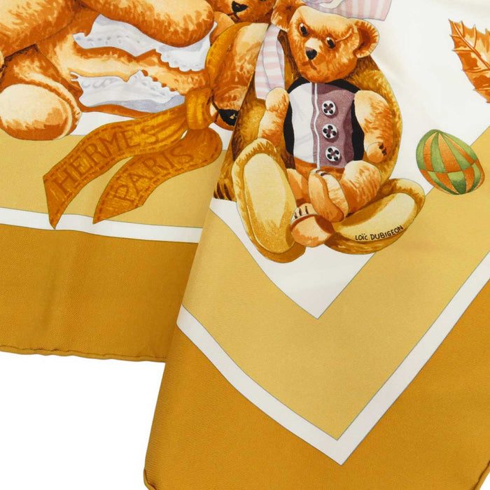 HERMES 
テディベア くま 大判 シルク 
カレ 90 CONFIDENTS DESCOEURS 心の友