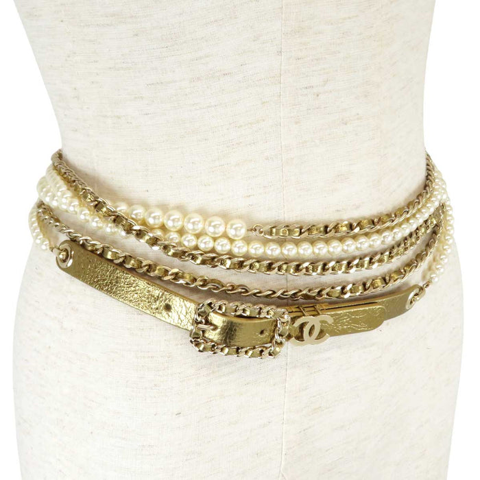 CHANEL 
B20A COCO CC Logo Leather 
Coco Mark Costume Pearl Chain Belt
