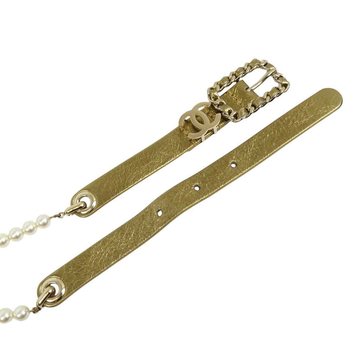 CHANEL 
B20A COCO CC Logo Leather 
Coco Mark Costume Pearl Chain Belt