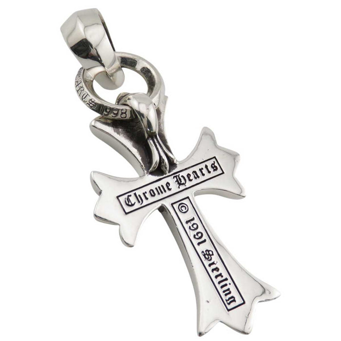 CHROME HEARTS
CH CRS SML W/BALE P/D
Small CH Cross Bale Pavé Diamond Pendant Top