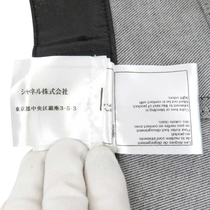 CHANEL 
COCO CC 標誌 可可鈕扣 
可可標誌 塗層 牛仔布 短褲