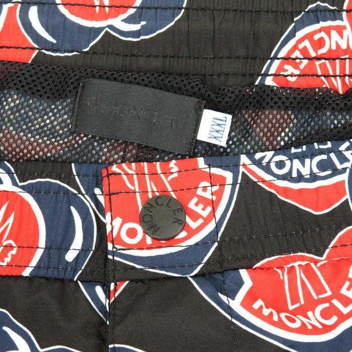 MONCLER 
総柄 ワッペン ハート 
ロゴ コットン ハーフパンツ