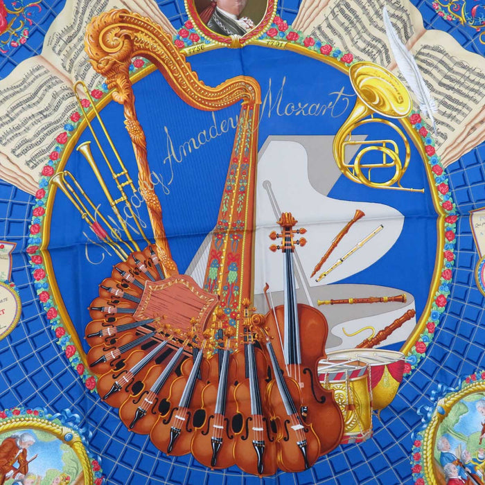 HERMES 
Écharpe grand format soie 
Carré 90 Wolfgang Amadeus Mozart Hymne à Mozart