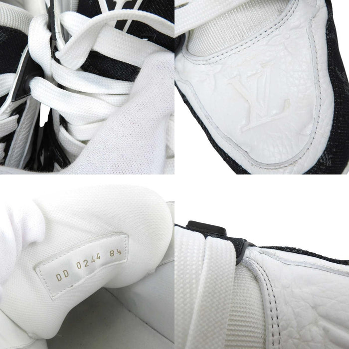 LOUIS VUITTON
Logo Monogram Denim
LV Trainer Line Sneakers