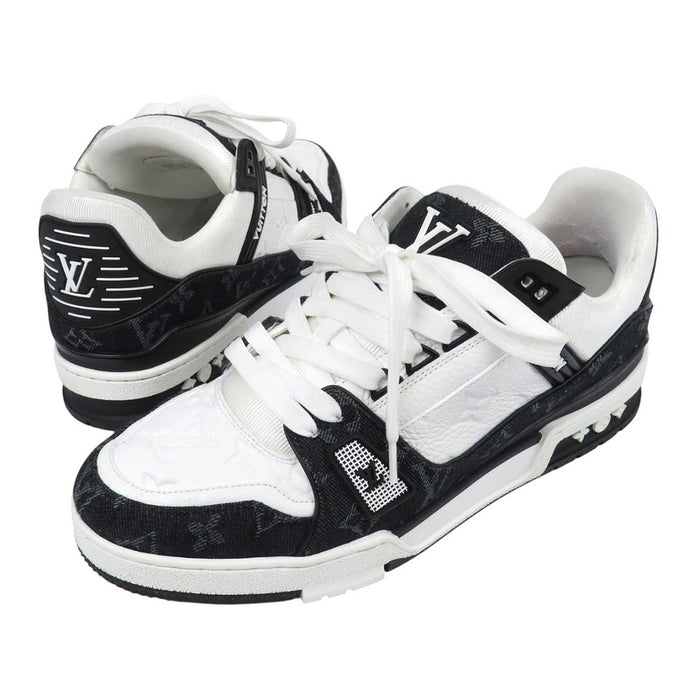LOUIS VUITTON
Logo Monogram Denim
LV Trainer Line Sneakers