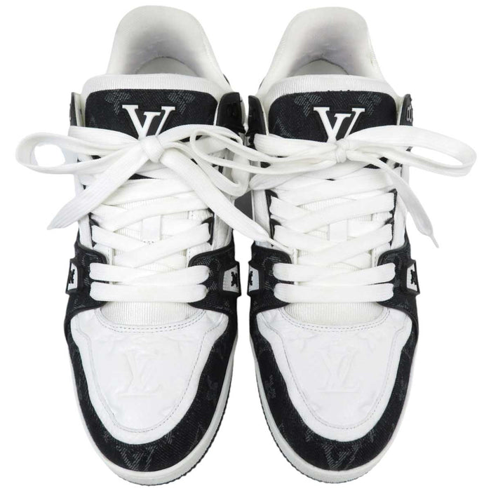 LOUIS VUITTON
Logo Monogram Denim
LV Trainer Line Sneakers