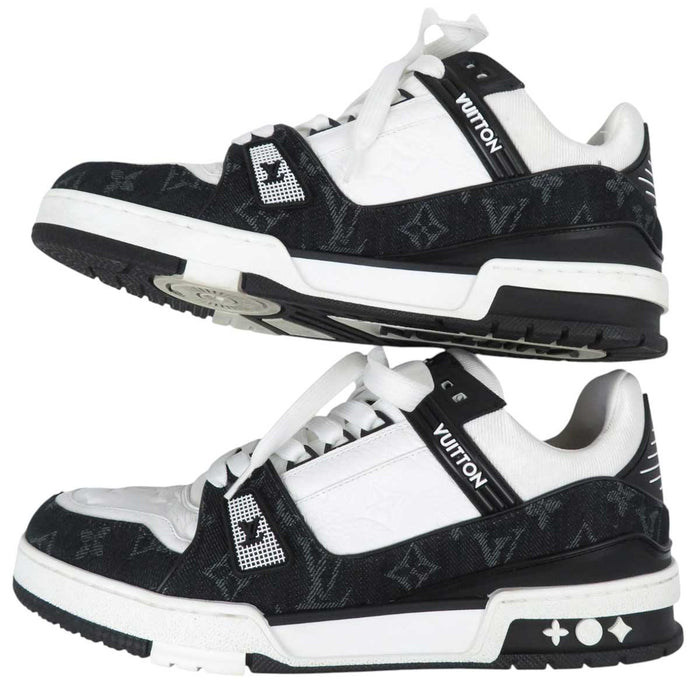 LOUIS VUITTON
Logo Monogram Denim
LV Trainer Line Sneakers