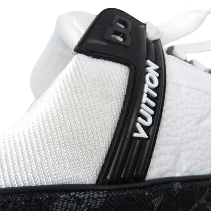 LOUIS VUITTON
Logo Monogram Denim
LV Trainer Line Sneakers