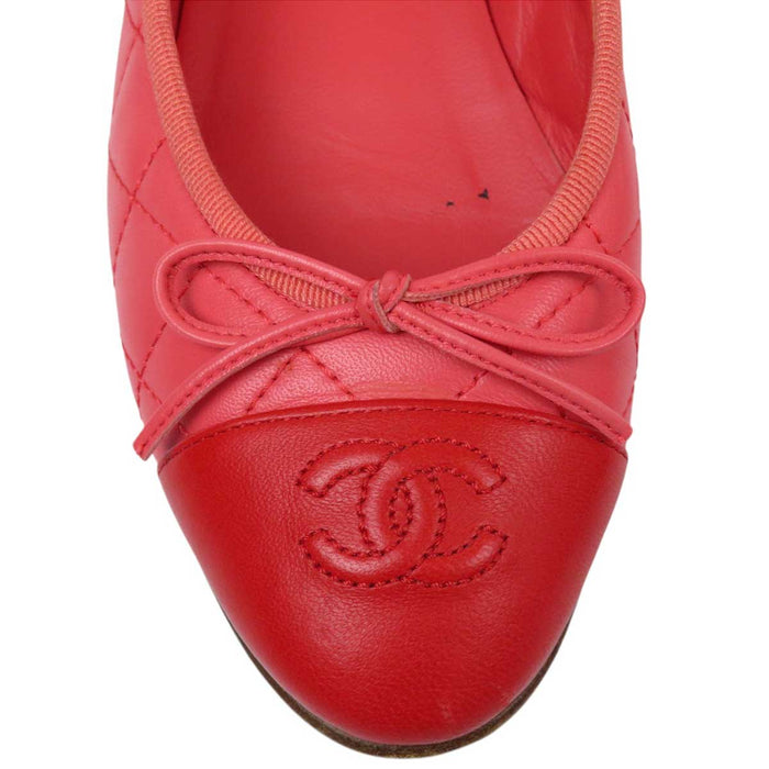 CHANEL 
COCO CC ロゴ レザー ラウンドトゥ 
ココマーク マトラッセ バイカラー バレエシューズ
