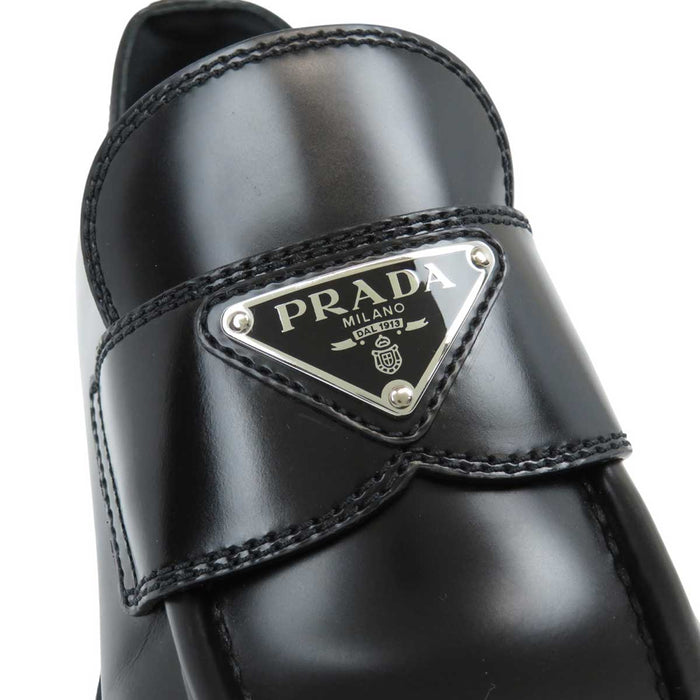 PRADA 
トライアングルロゴ 
チョコレート ブラッシュドレザー ローファー