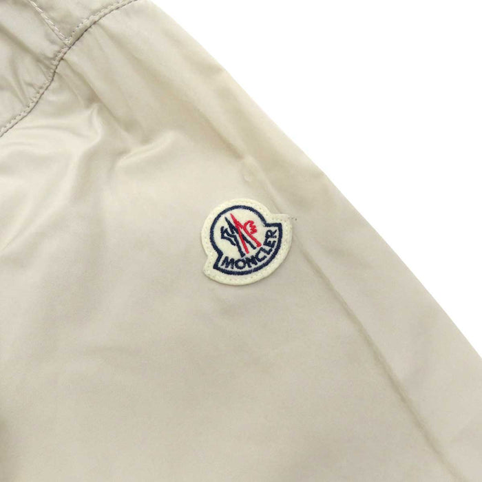 MONCLER 
Toppa Doppia Cerniera Cappuccio Prodotto nel 2024 
MELIA Cappotto