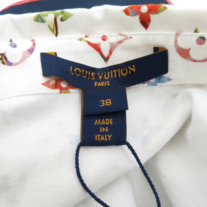 LOUIS VUITTON
All-over pattern LV cotton silk scarf
Flower scarf monogram long sleeve shirt