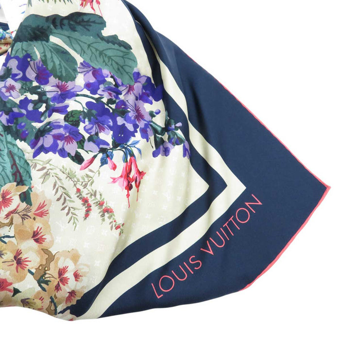 LOUIS VUITTON
All-over pattern LV cotton silk scarf
Flower scarf monogram long sleeve shirt