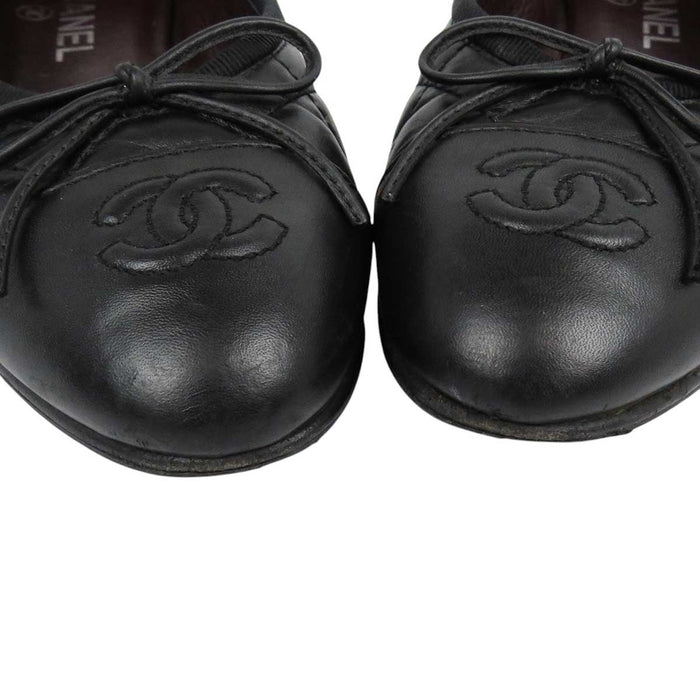 CHANEL 
COCO CC ロゴ レザー ラウンドトゥ 
ココマーク マトラッセ バレエシューズ