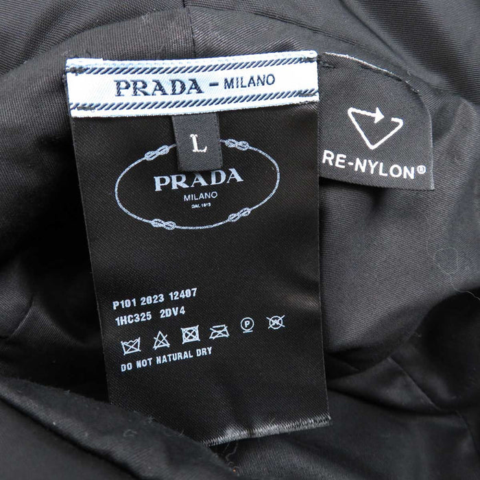 PRADA 
リナイロン 三角ロゴプレート 
Re-Nylon キルティング トライアングルロゴ バケットハット