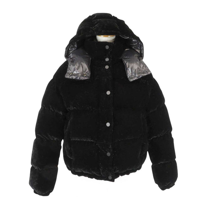 MONCLER
2021 Made Logo Patch Hood
DAOS GIUBBOTTO Daos Lame Short Down Jacket
