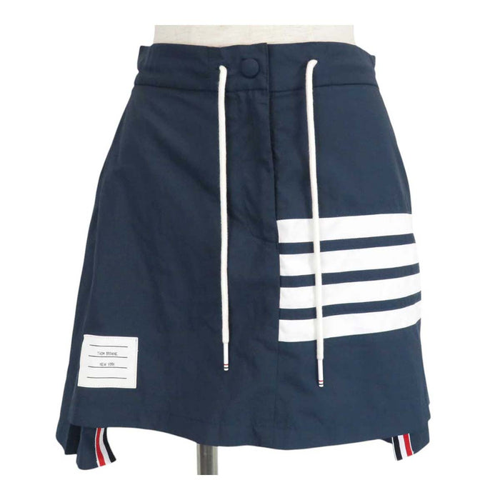 THOM BROWNE 
Flyweight 
4BAR Pleated Nylon Skirt