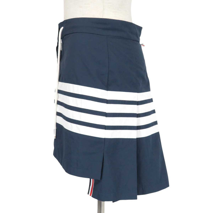 THOM BROWNE 
Flyweight 
4BAR Pleated Nylon Skirt