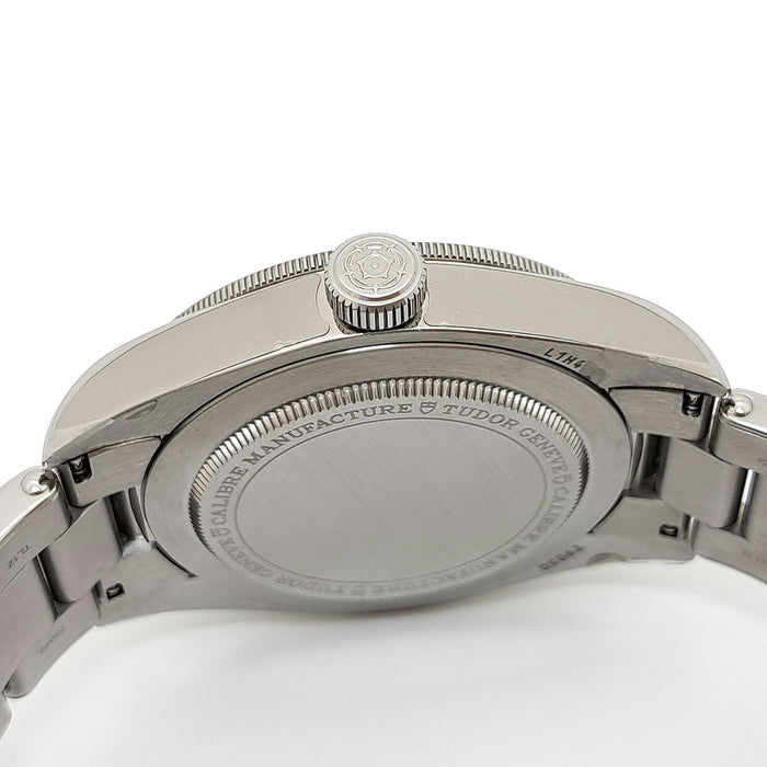 TUDOR
Black Bay Fifty-Eight
With box and warranty card