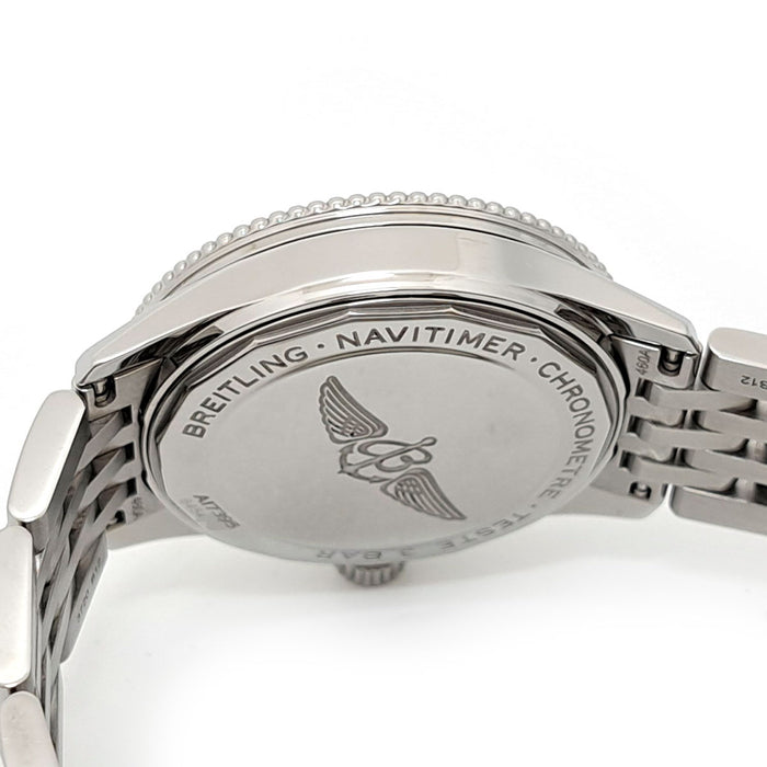 BREITLING
Navitimer
With box and warranty card