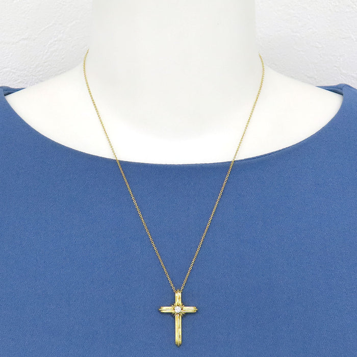 TIFFANY&Co.
Signature Cross Necklace