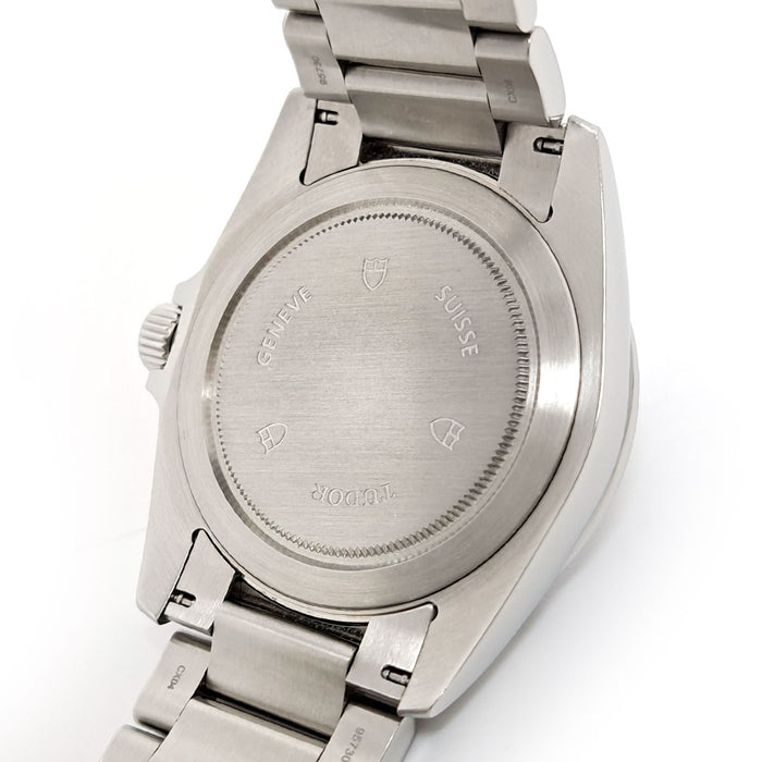TUDOR 
Grand Tour Date 
With box and warranty card