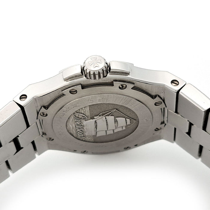 VACHERON CONSTANTIN 
Overseas Quartz Large Size