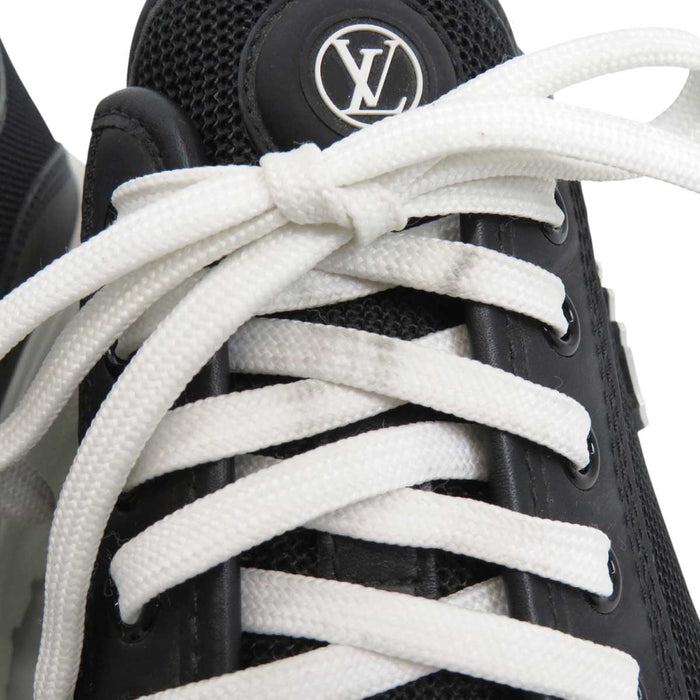 LOUIS VUITTON 
Logo chaussures à lacets 
Squadd ligne mesh cuir baskets