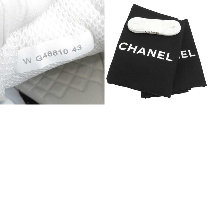CHANEL
COCO CC Logo Laminated Calf Suede Made in 2024
Coco Mark Métiers d'Art Collection Sneakers