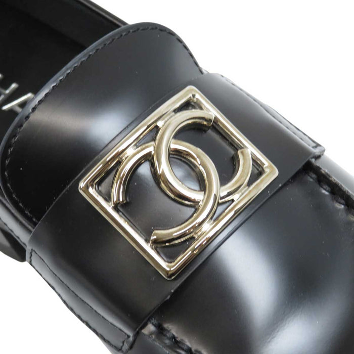 CHANEL 
COCO CC Logo Leather 23B Silver Color Hardware 
Coco Mark Loafers