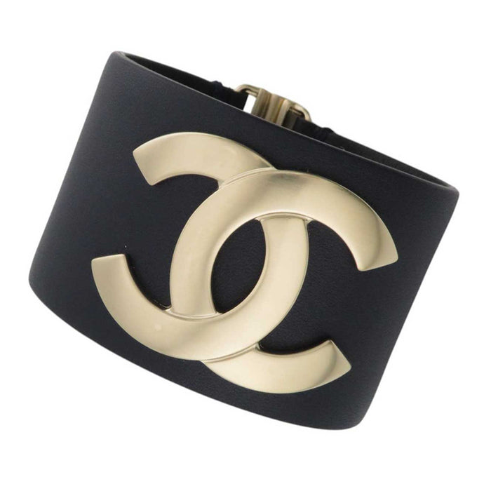 CHANEL 
EXCLUSIVE EDITION DECEMBER 2017 Light Gold Color Metal 
Coco Mark Leather Bracelet