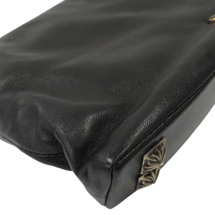 CHROME HEARTS 
BORSA A MANO CON BORCHIE A PIRAMIDE Argento Daga Zip CH Plus 
Borchie a piramide Borsa a mano